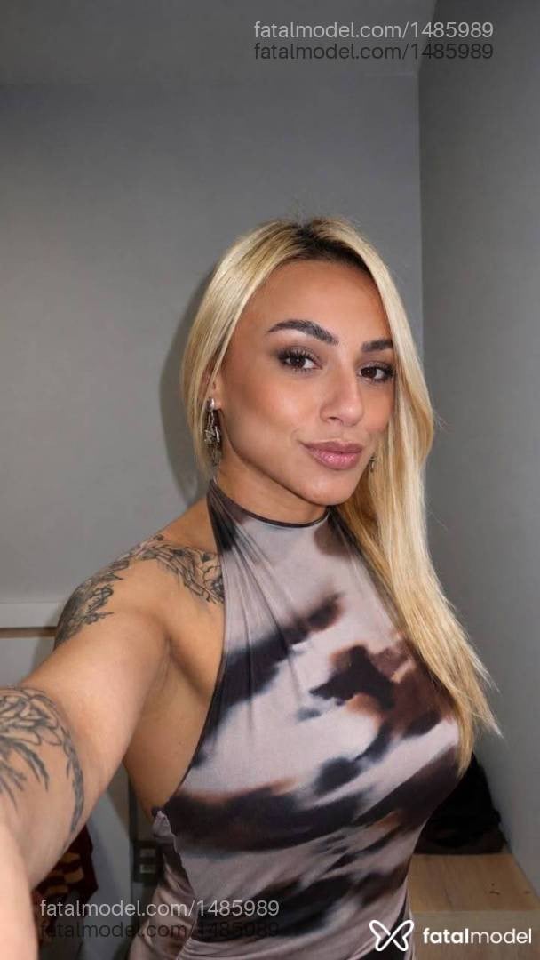 Acompanhante mulher loira (o) de olhos mel - Lara Bittencourt