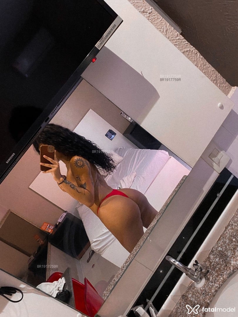 Acompanhante mulher trans morena (o) de olhos castanhos em São Paulo - Moana Santos