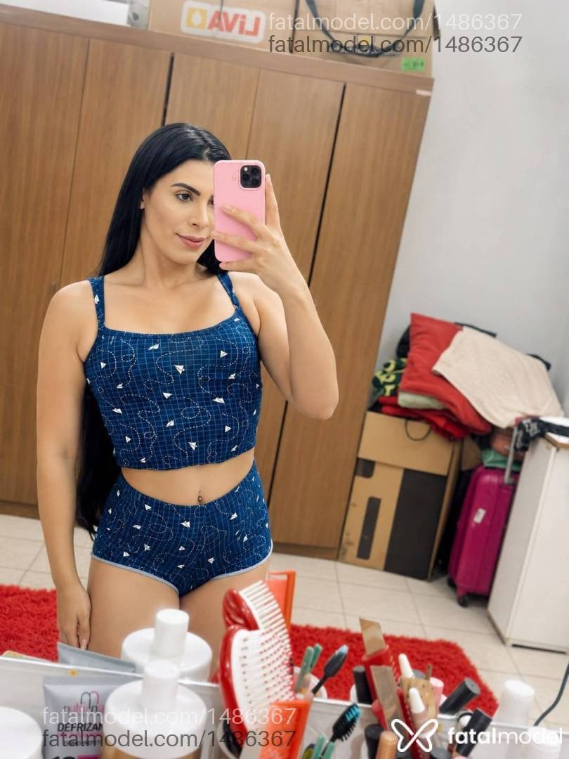 Acompanhante homem trans morena (o) de olhos castanhos - Iara Pereira