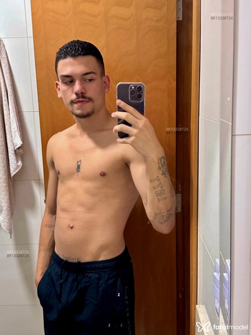 Acompanhante homem com cabelo castanho de olhos castanhos em Goiânia - Vittor Silva