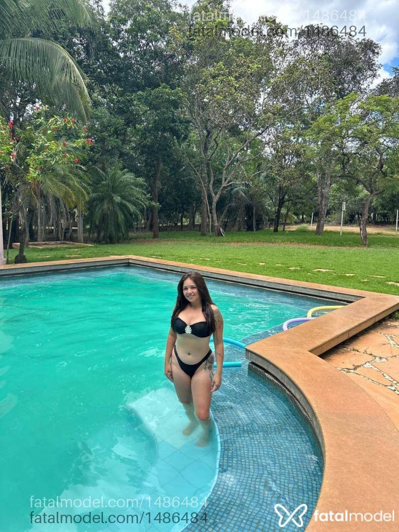 Acompanhante mulher com cabelo castanho de olhos castanhos - Thalia Kessia