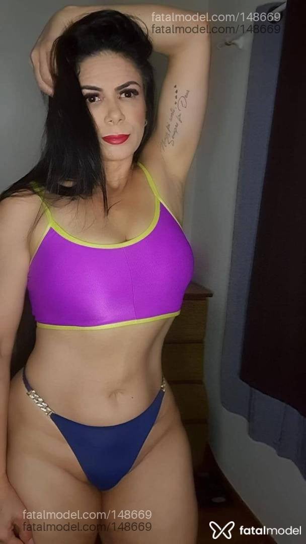 Acompanhante mulher morena (o) de olhos pretos - Laura Villar