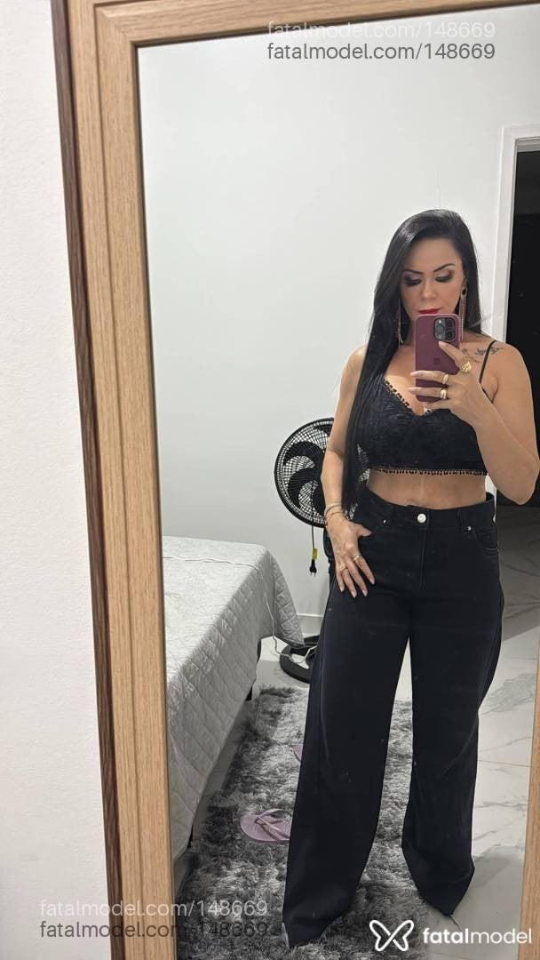 Acompanhante mulher morena (o) de olhos pretos - Laura Villar