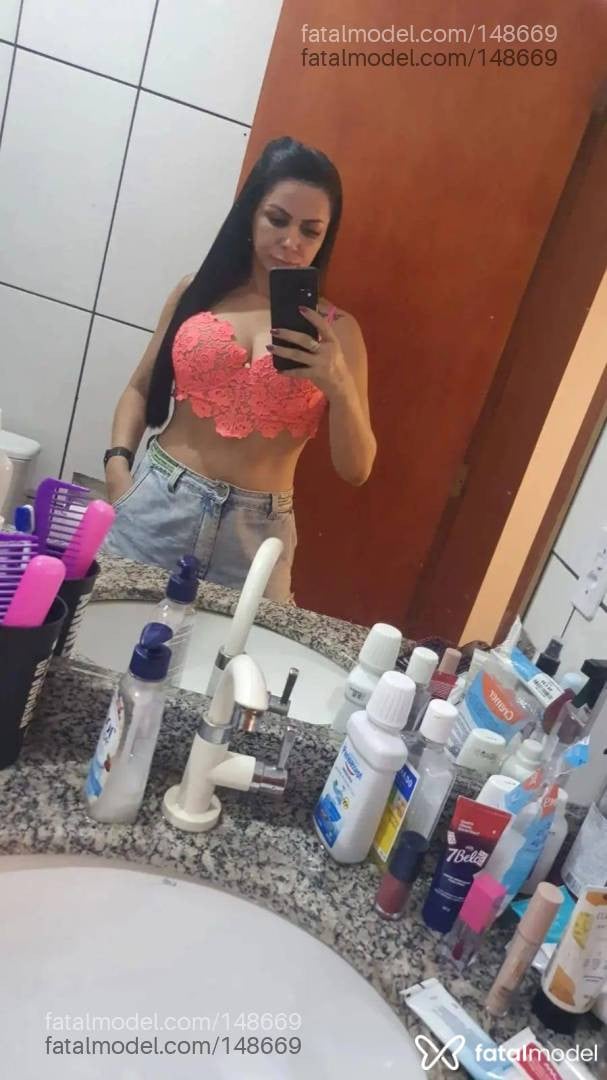 Acompanhante mulher morena (o) de olhos pretos - Laura Villar