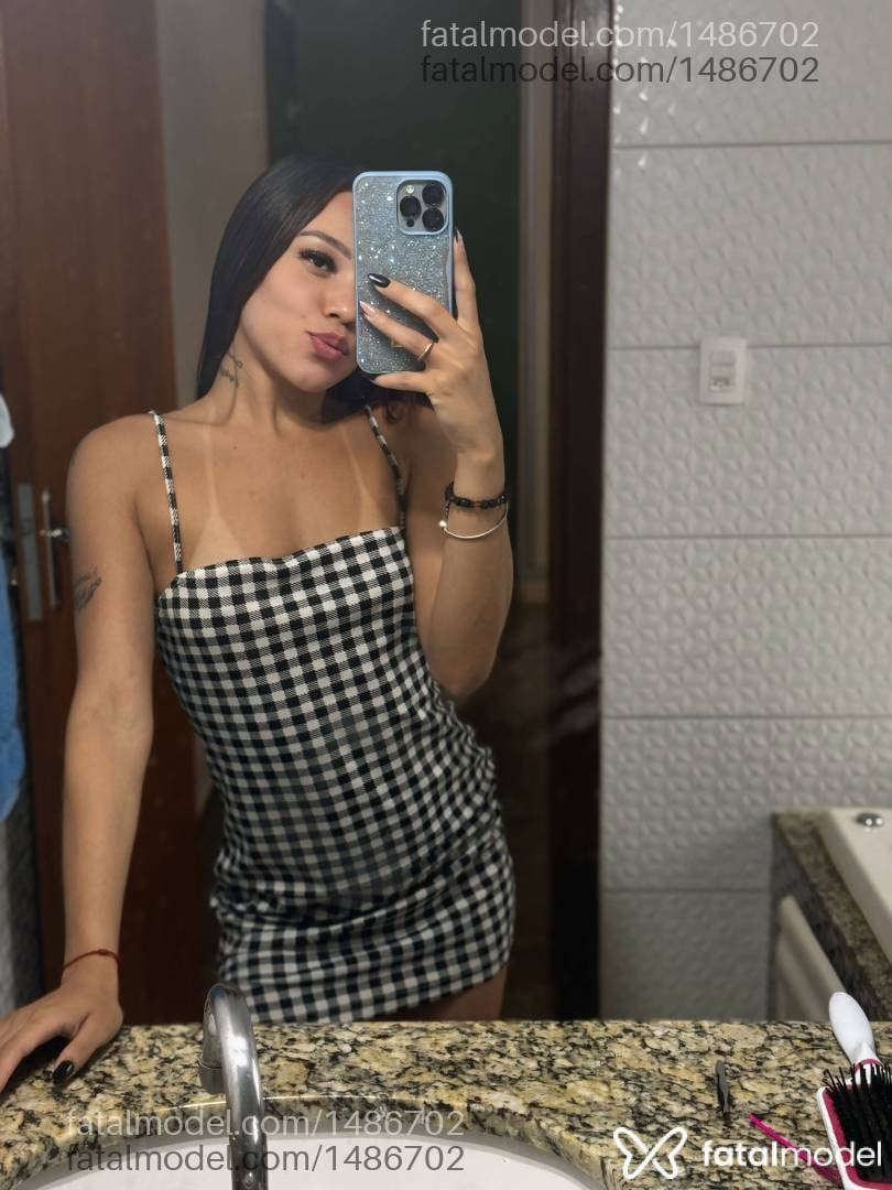 Acompanhante mulher com cabelo castanho de olhos castanhos - Laura Pierre Acompanhante mulher com cabelo castanho de olhos castanhos - Laura Pierre