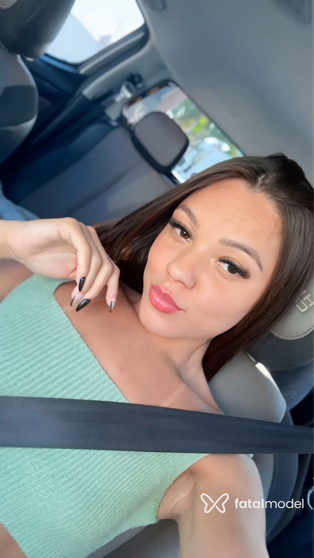 Acompanhante mulher com cabelo castanho de olhos castanhos - Laura Pierre Acompanhante mulher com cabelo castanho de olhos castanhos - Laura Pierre