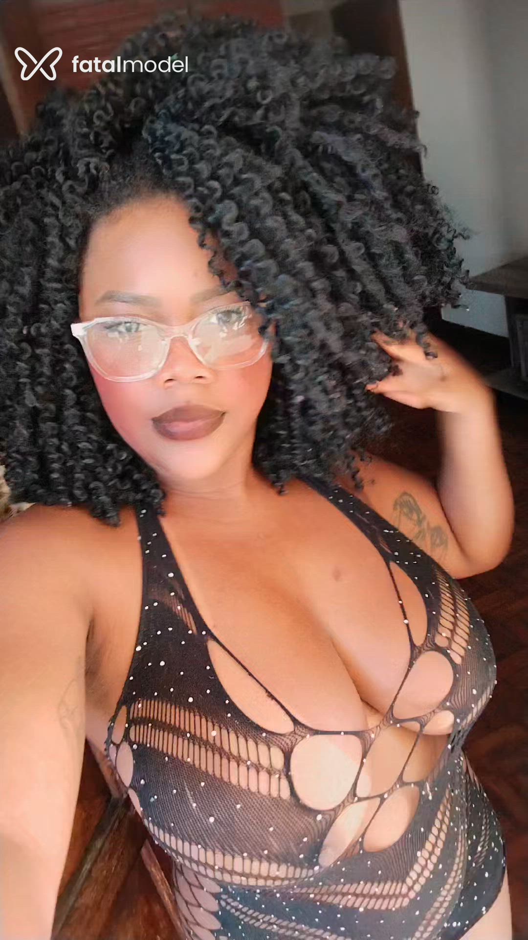 Acompanhante mulher morena (o) de olhos castanhos - Maitê