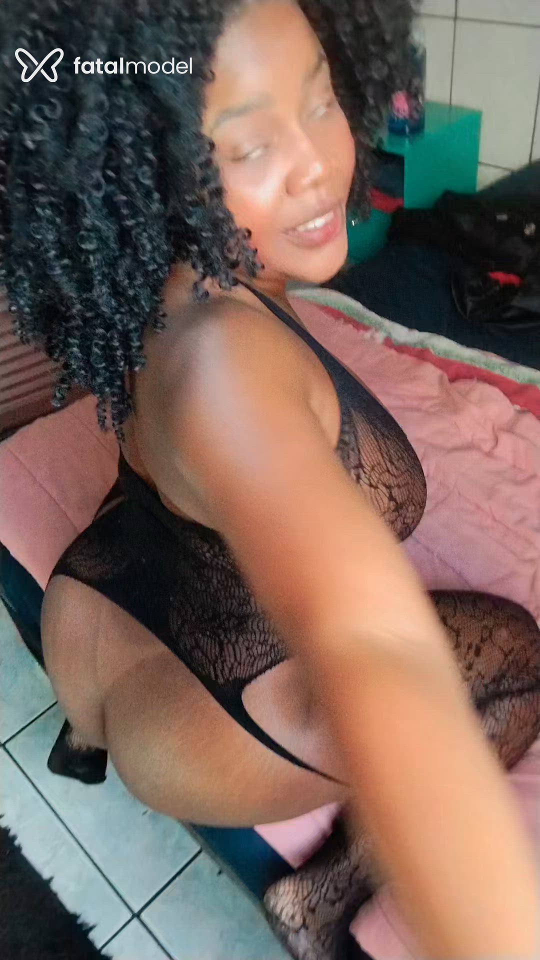 Acompanhante mulher morena (o) de olhos castanhos - Maitê