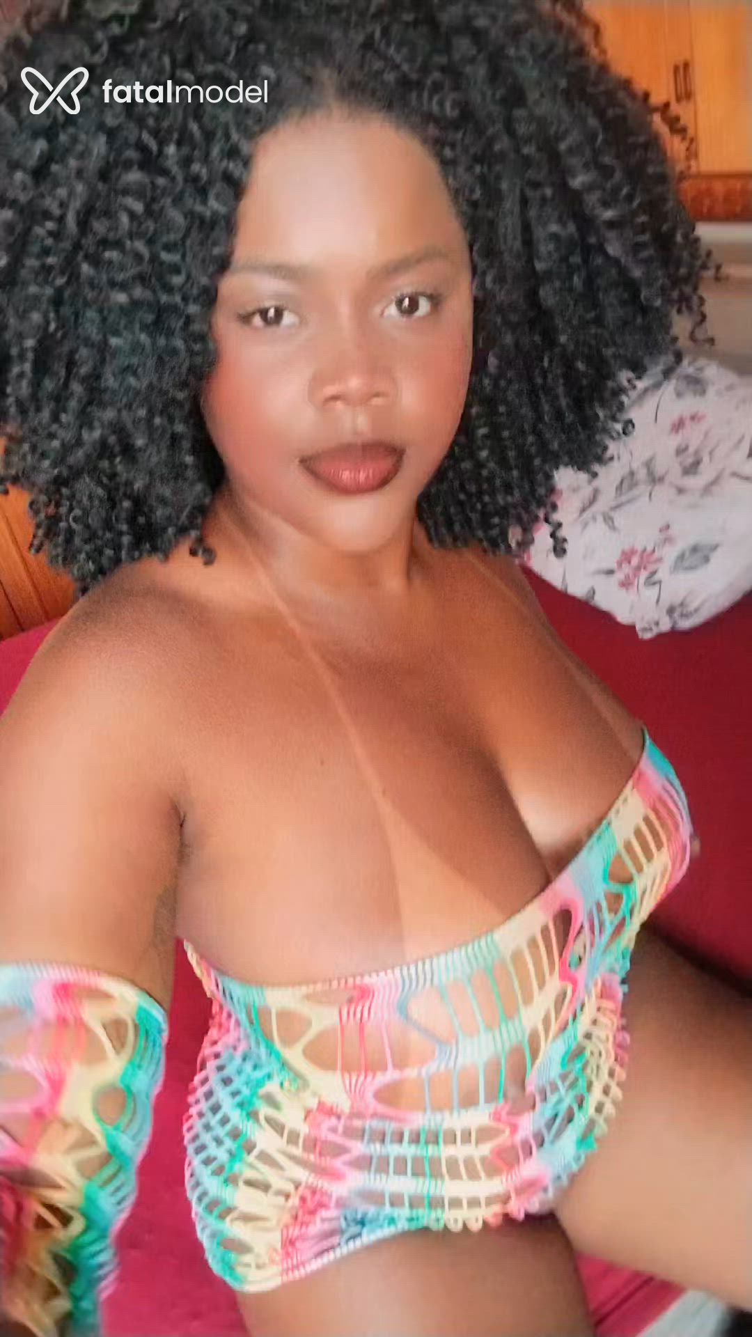 Acompanhante mulher morena (o) de olhos castanhos - Maitê