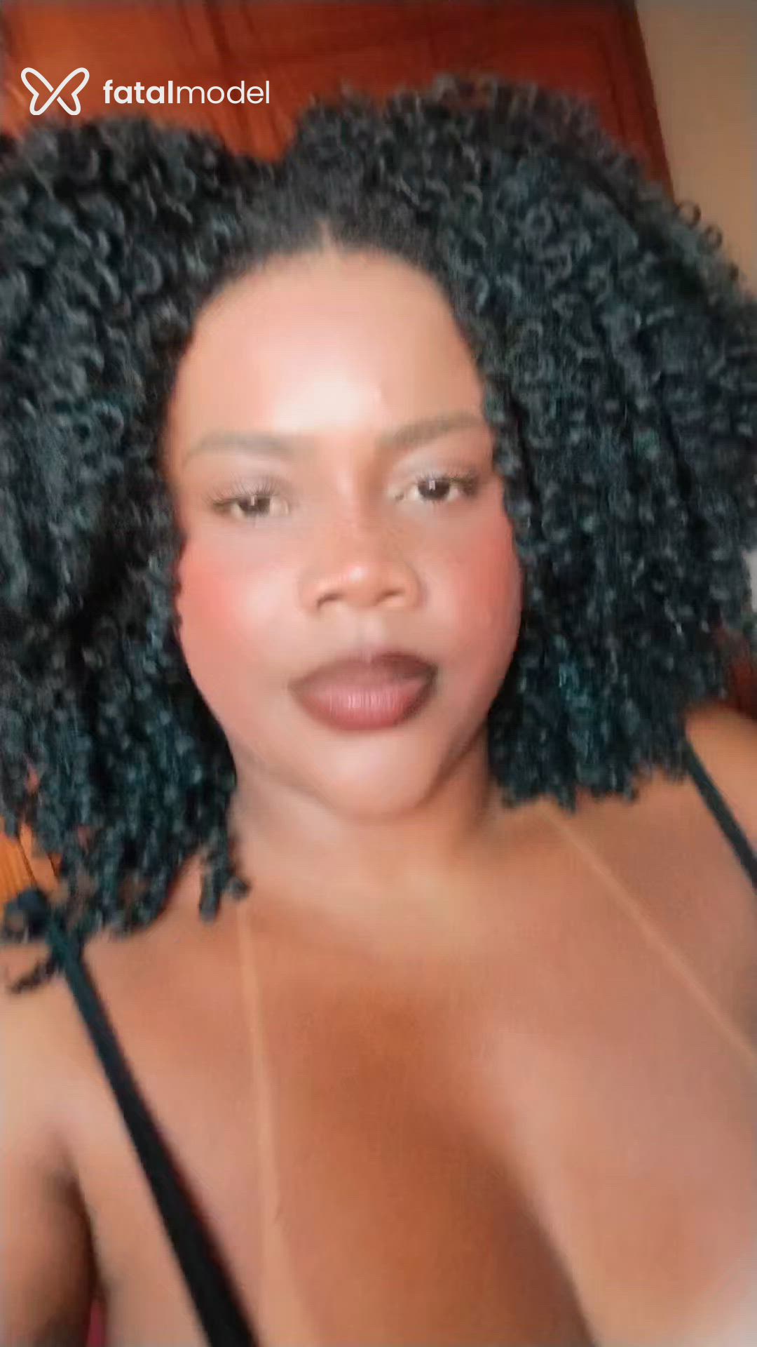 Acompanhante mulher morena (o) de olhos castanhos - Maitê