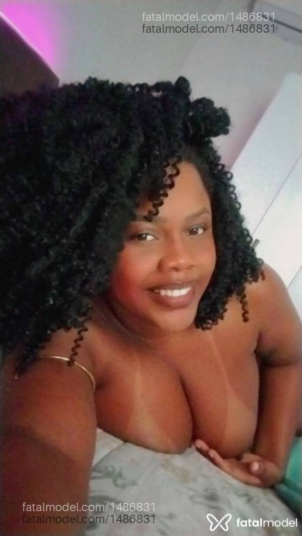 Acompanhante mulher morena (o) de olhos castanhos - Maitê