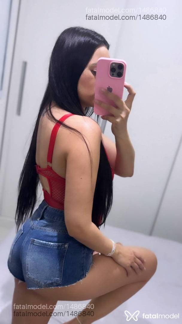 Acompanhante mulher com cabelo castanho de olhos mel - Yaz