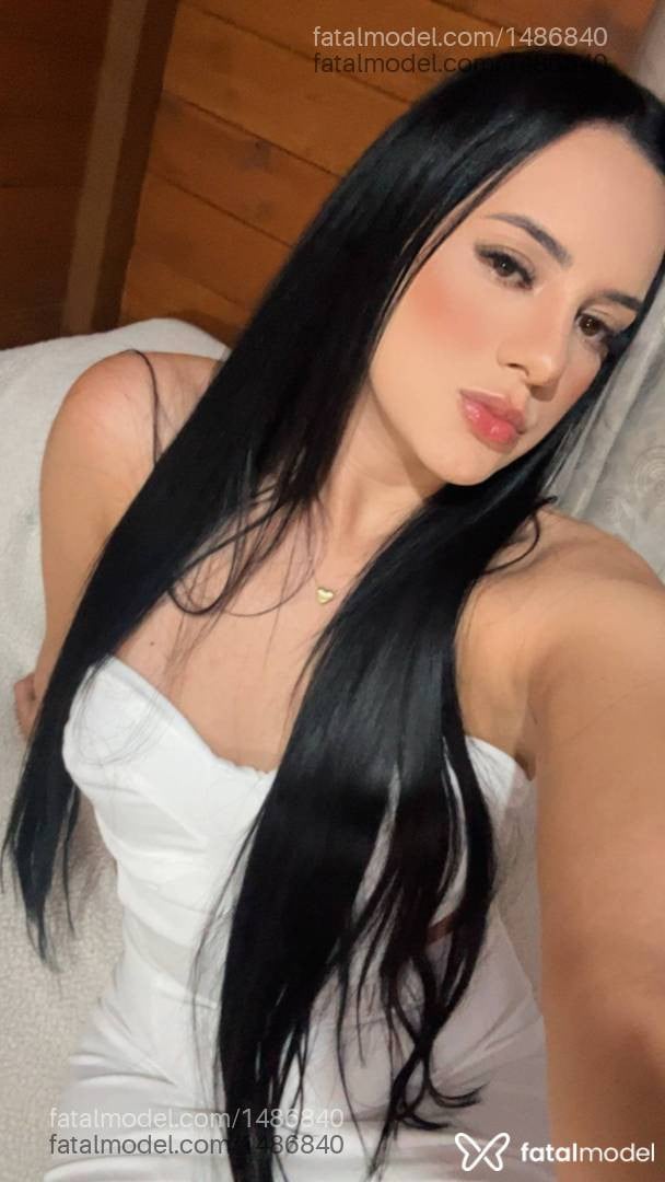 Acompanhante mulher com cabelo castanho de olhos mel - Yaz
