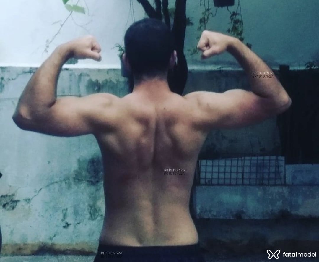 Acompanhante homem com cabelo castanho de olhos castanhos em São Paulo Acompanhante homem com cabelo castanho de olhos castanhos em São Paulo - Brunin