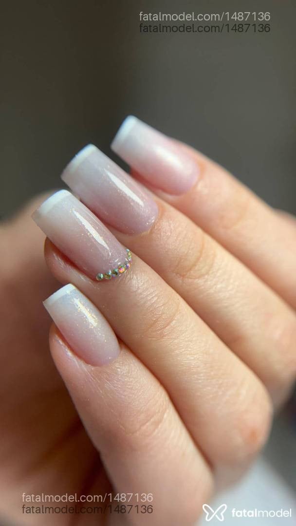 Acompanhante mulher com cabelo castanho de olhos pretos - Melissa