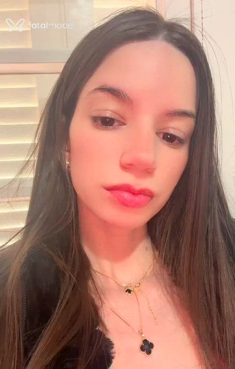 Acompanhante mulher com cabelo castanho de olhos pretos - Melissa