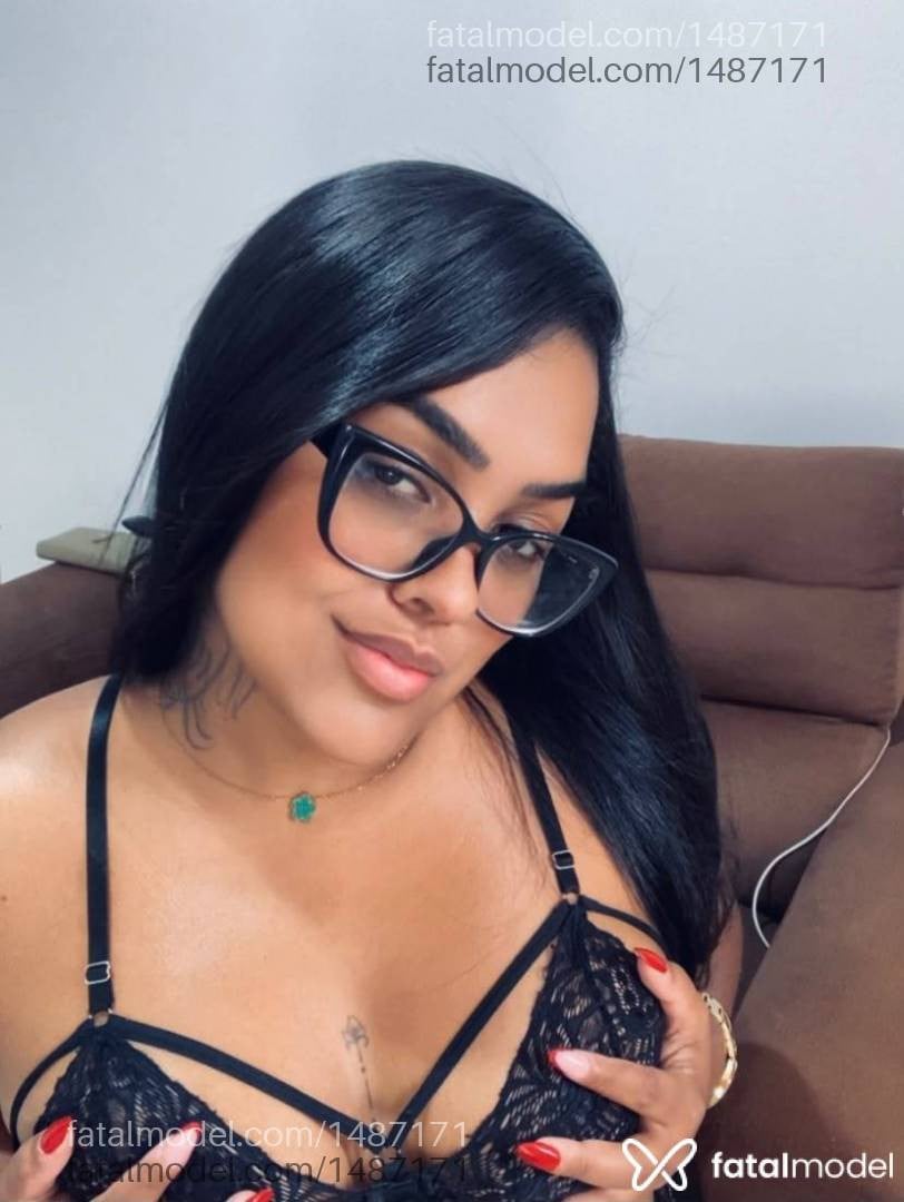 Acompanhante mulher com cabelo castanho de olhos castanhos - Lorena