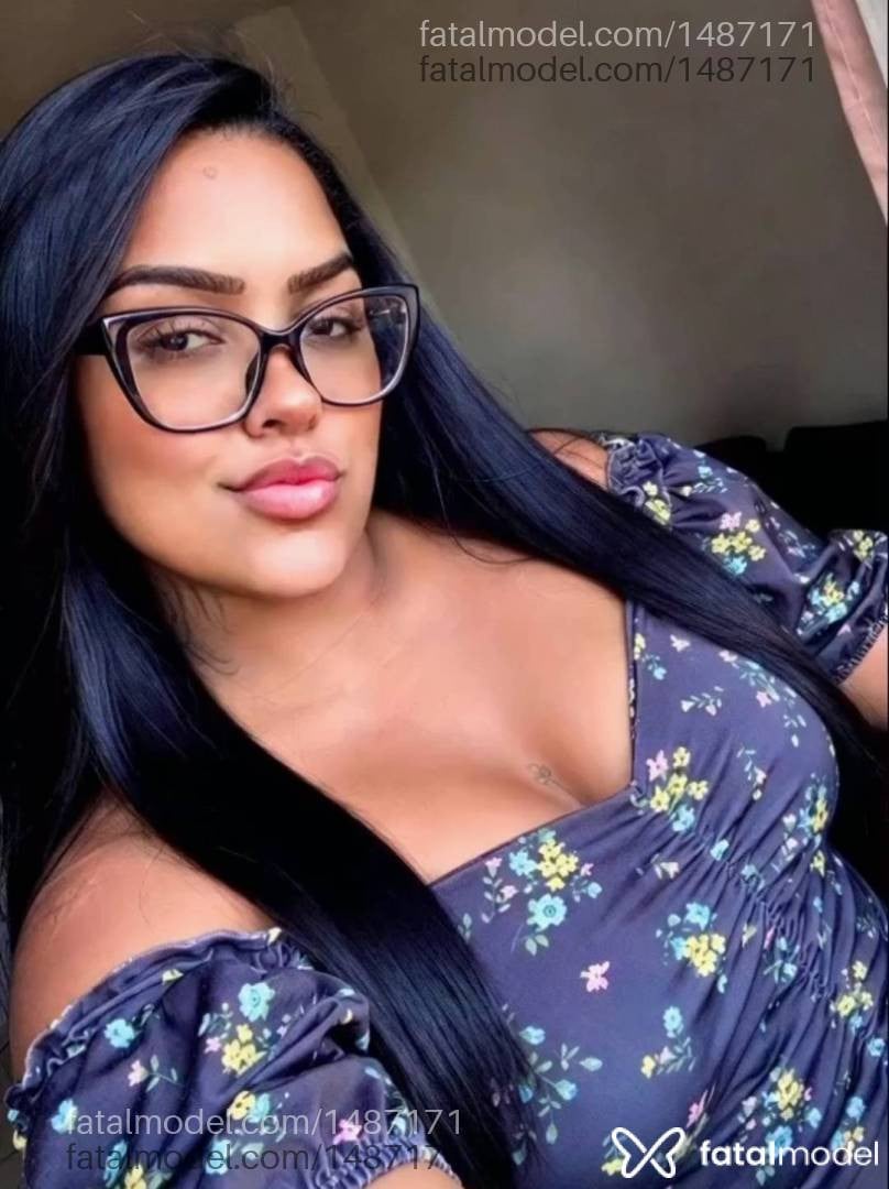 Acompanhante mulher com cabelo castanho de olhos castanhos - Lorena