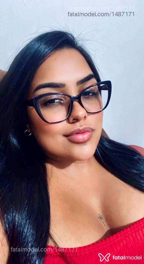 Acompanhante mulher com cabelo castanho de olhos castanhos - Lorena