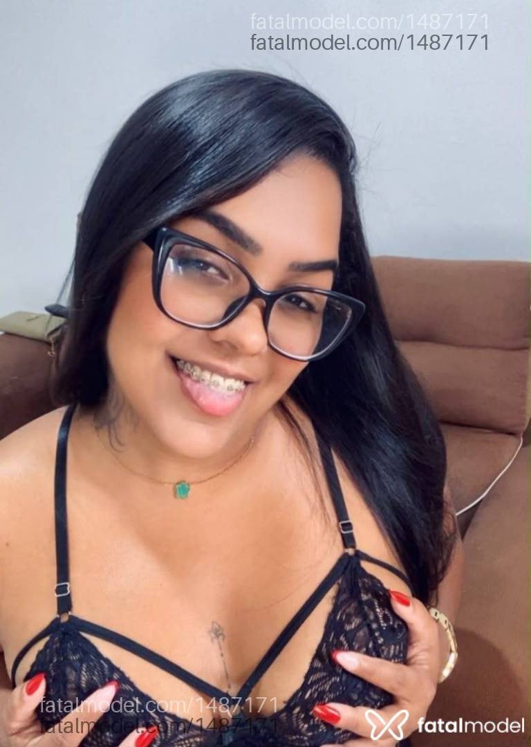 Acompanhante mulher com cabelo castanho de olhos castanhos - Lorena
