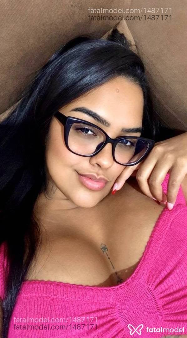 Acompanhante mulher com cabelo castanho de olhos castanhos - Lorena
