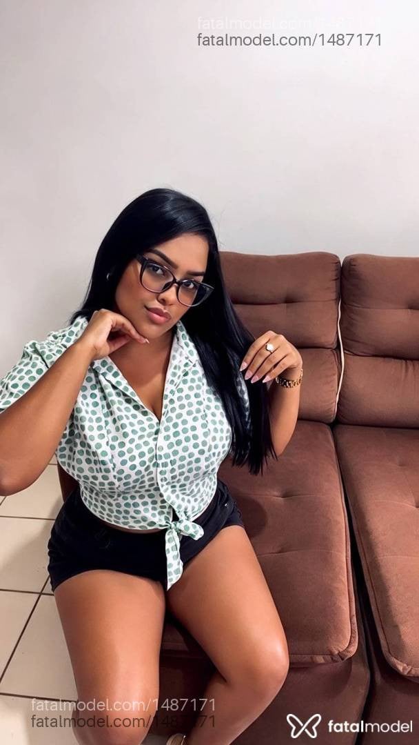Acompanhante mulher com cabelo castanho de olhos castanhos - Lorena
