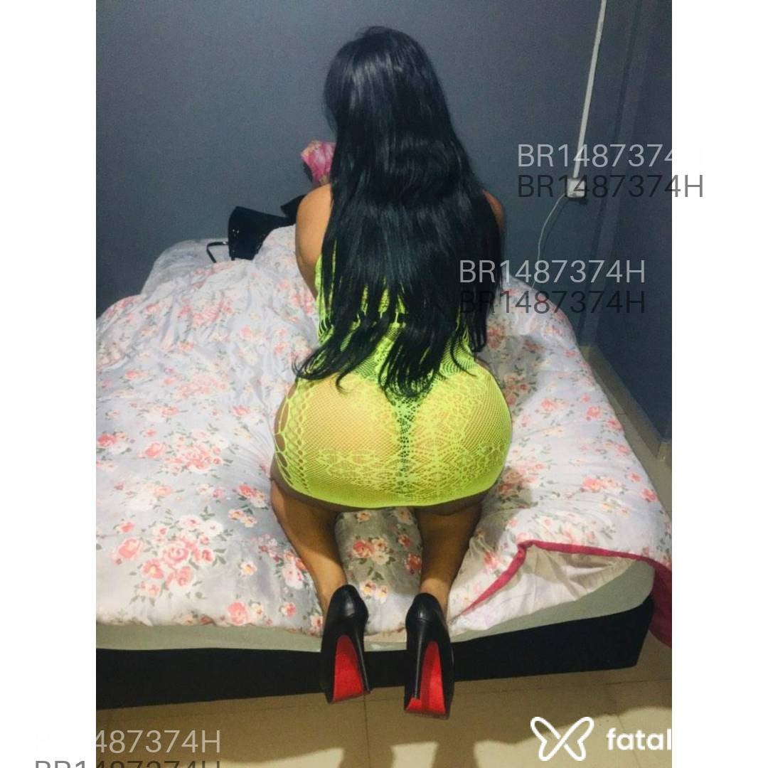 Acompanhante mulher trans morena (o) de olhos castanhos em Tubarão - Lívia Holanda