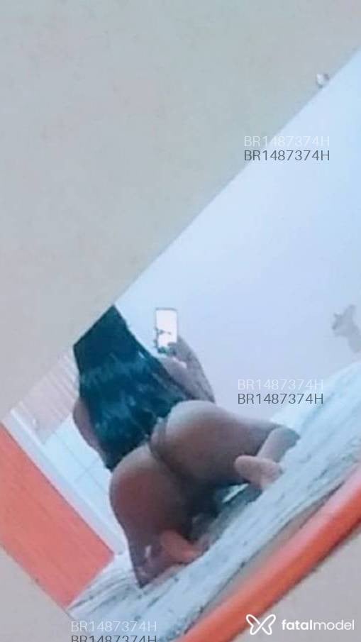 Acompanhante mulher trans morena (o) de olhos castanhos em Tubarão - Lívia Holanda