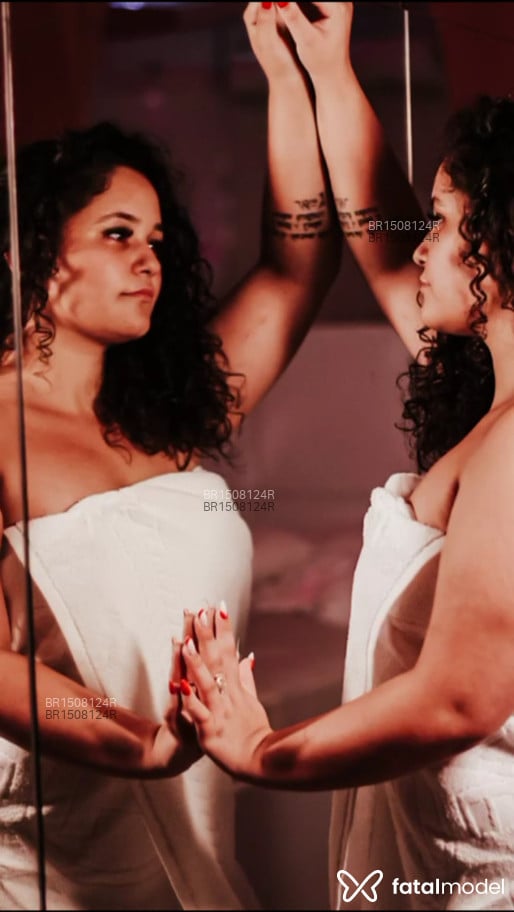 Acompanhante mulher com cabelo castanho de olhos castanhos em Chapecó - Eduarda dos Santos