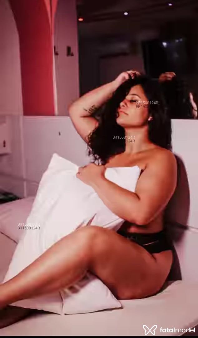 Acompanhante mulher com cabelo castanho de olhos castanhos em Chapecó - Eduarda dos Santos