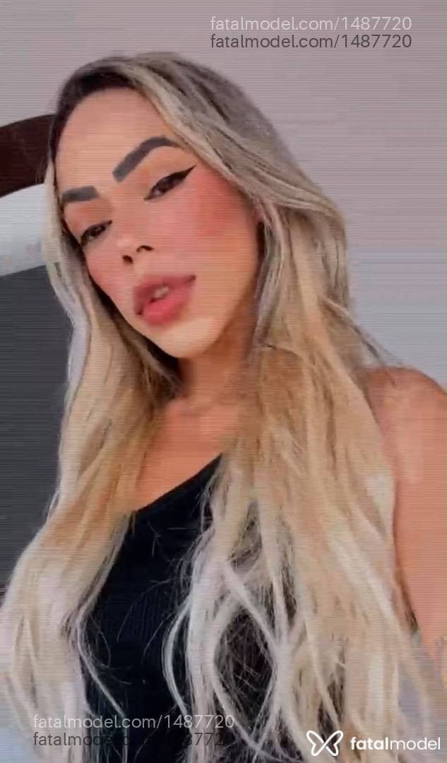 Acompanhante mulher loira (o) de olhos castanhos - Luna
