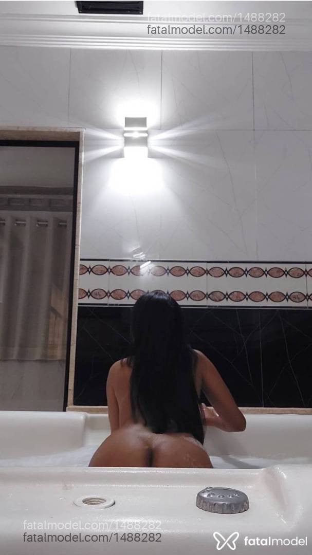 Acompanhante mulher com cabelo castanho de olhos castanhos - Alicia Ferraz
