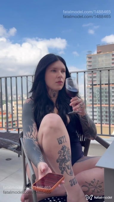 Acompanhante mulher morena (o) de olhos azuis em Virtual - Rafaela