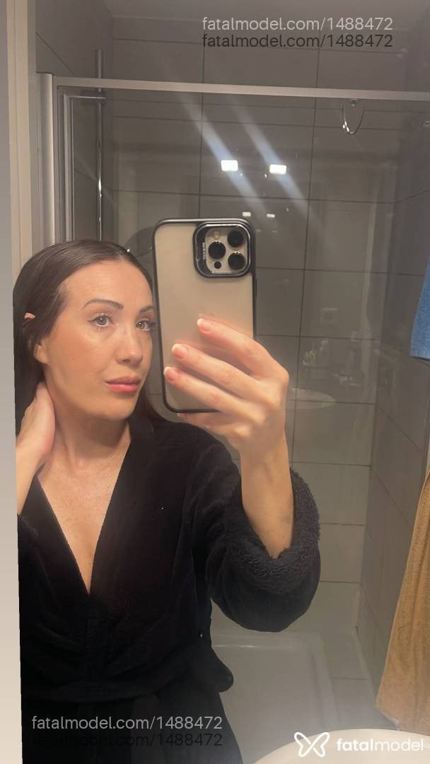 Acompanhante mulher com cabelo castanho de olhos mel - Nicolli Fernandes