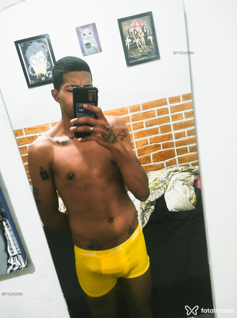 Acompanhante homem morena (o) de olhos pretos em Virtual - Louis