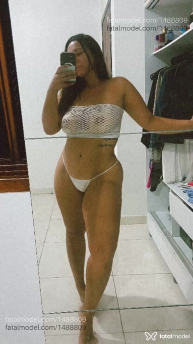 Acompanhante mulher morena (o) de olhos castanhos em Virtual Acompanhante mulher morena (o) de olhos castanhos em Virtual - Maia