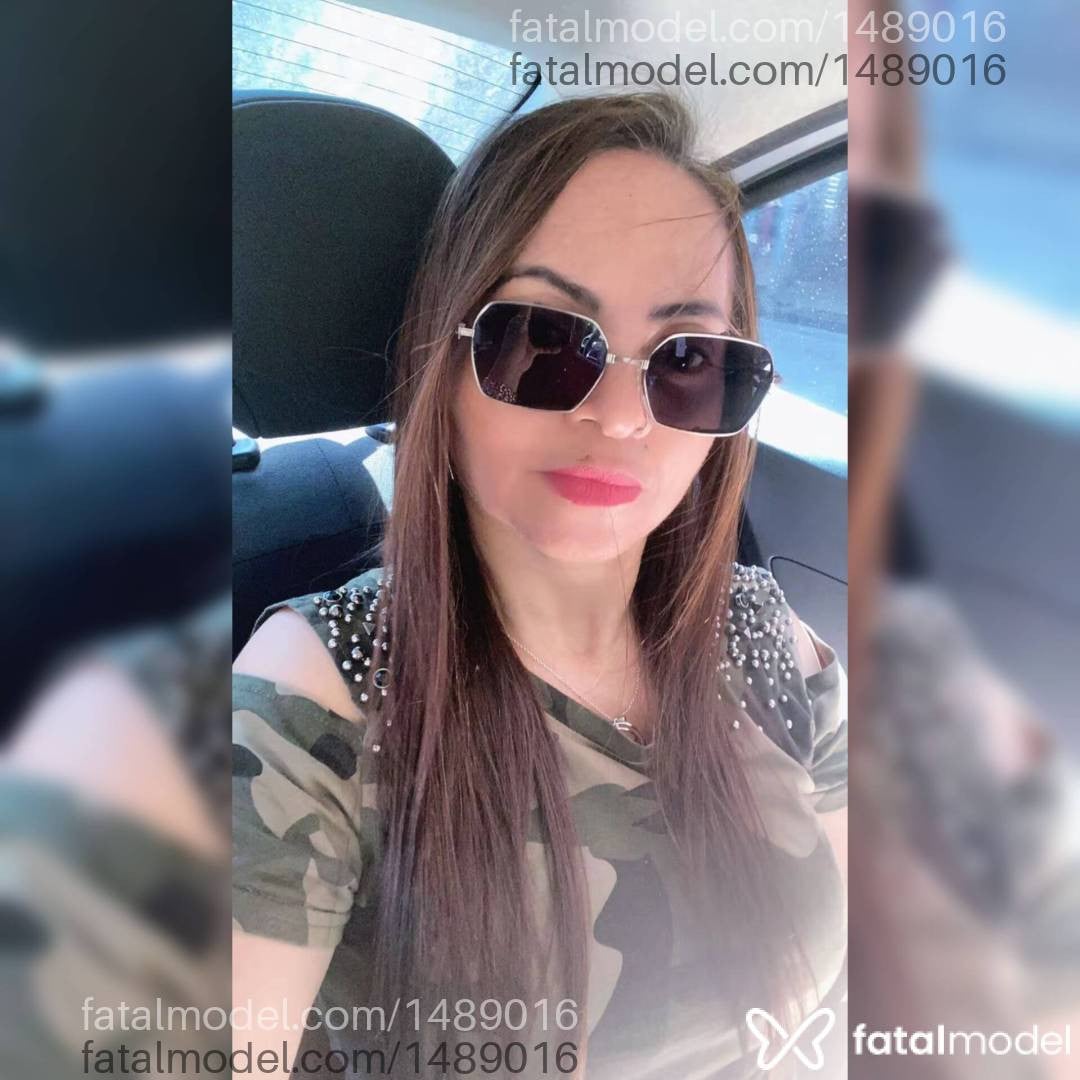 Acompanhante mulher com cabelo castanho de olhos mel - Latiffah