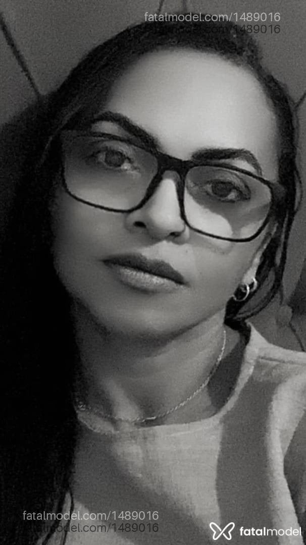 Acompanhante mulher com cabelo castanho de olhos mel - Latiffah