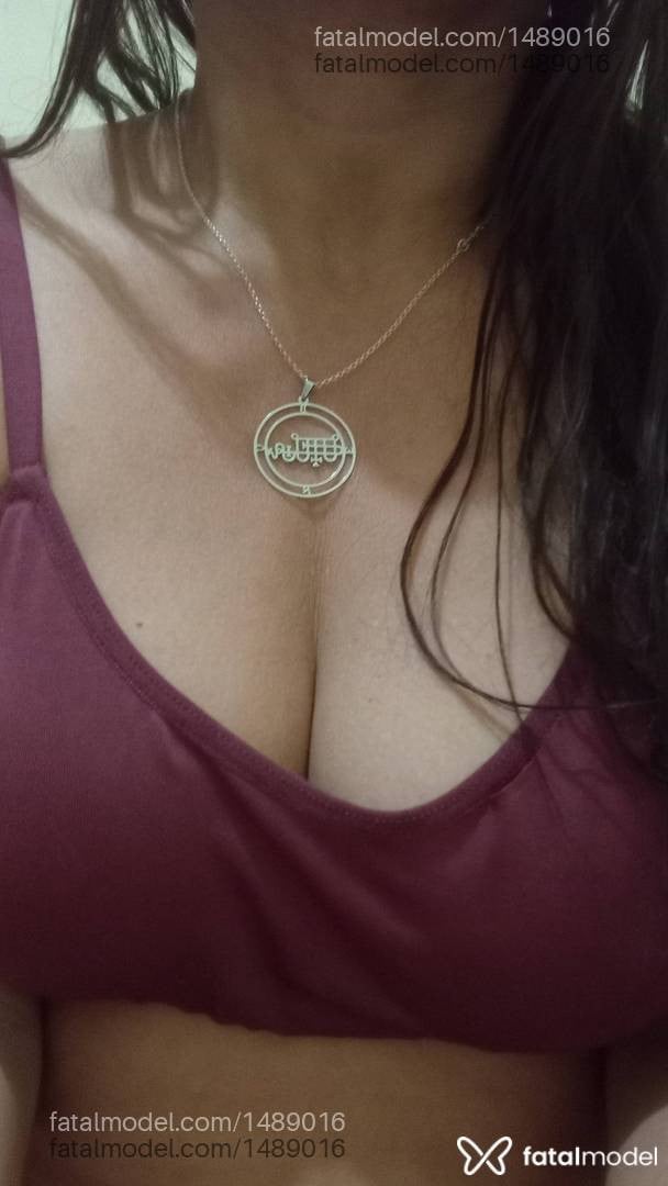 Acompanhante mulher com cabelo castanho de olhos mel - Latiffah