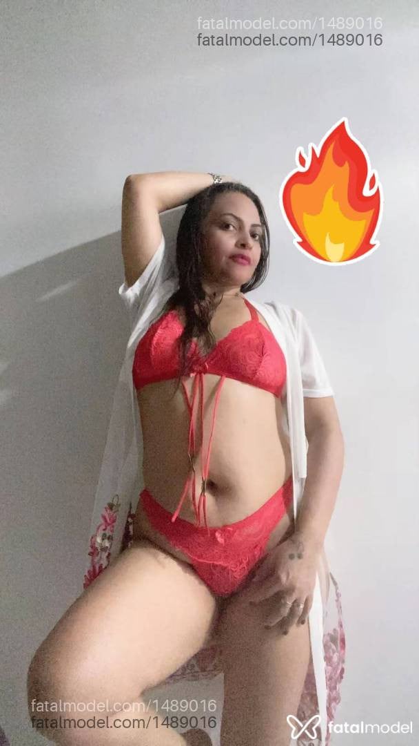 Acompanhante mulher com cabelo castanho de olhos mel - Latiffah