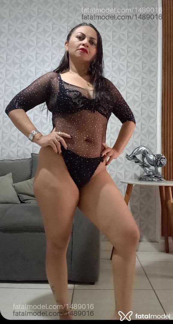 Acompanhante mulher com cabelo castanho de olhos mel em Ipatinga Acompanhante mulher com cabelo castanho de olhos mel em Ipatinga - Latiffah