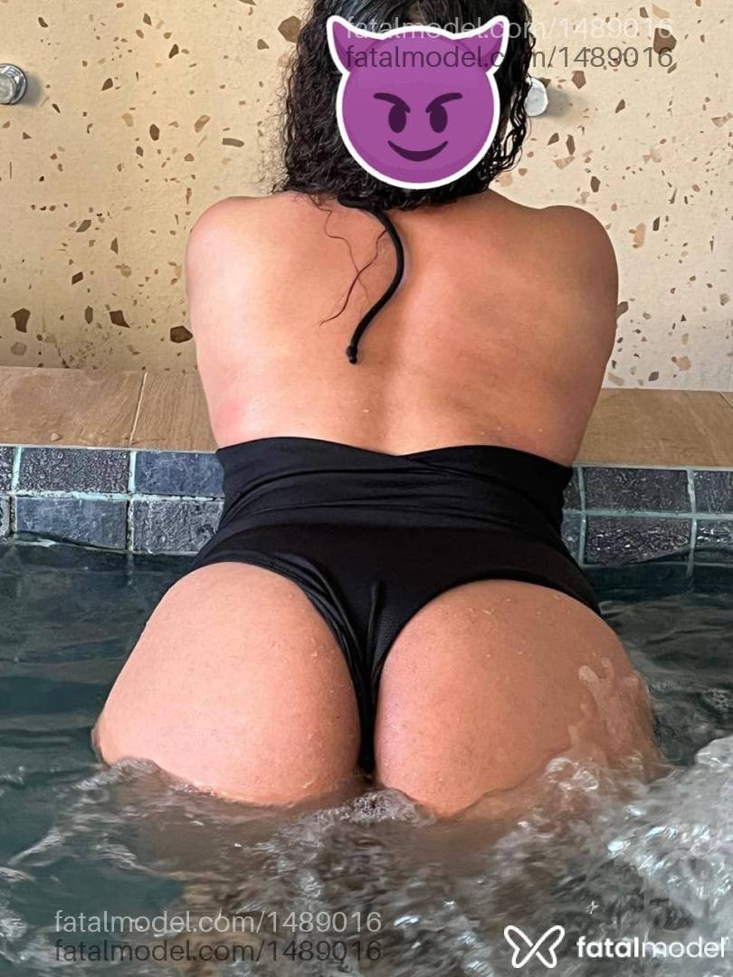 Acompanhante mulher com cabelo castanho de olhos mel - Latiffah