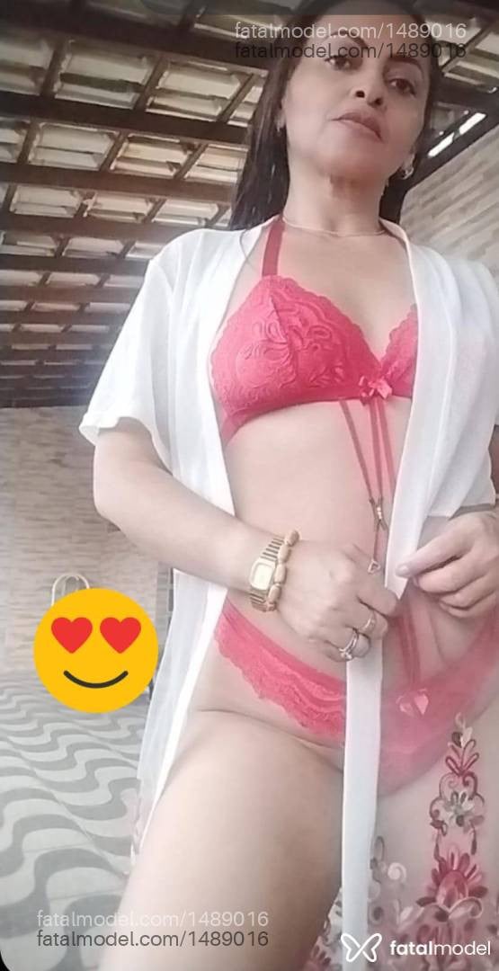 Acompanhante mulher com cabelo castanho de olhos mel - Latiffah