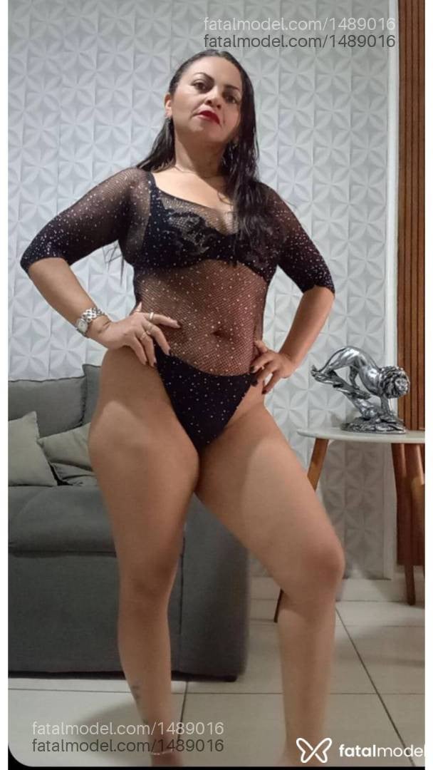 Acompanhante mulher com cabelo castanho de olhos mel - Latiffah