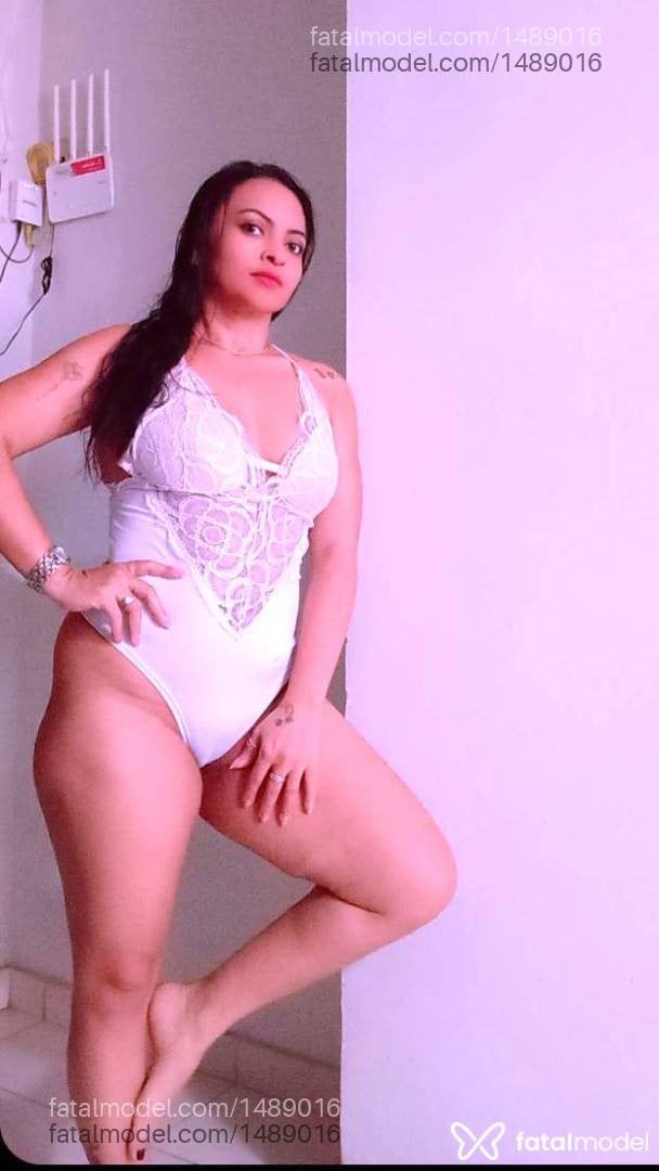 Acompanhante mulher com cabelo castanho de olhos mel em Ipatinga - Latiffah