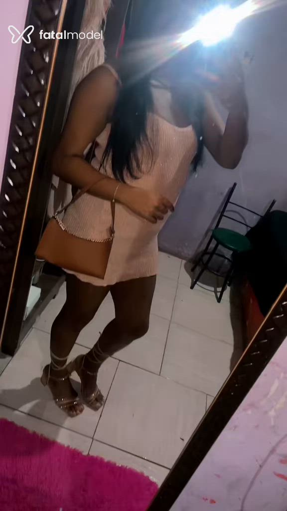 Acompanhante mulher trans morena (o) de olhos pretos - Morena