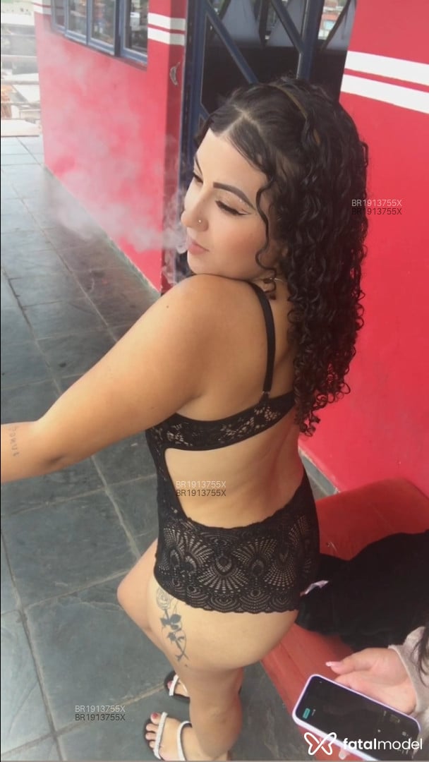 Acompanhante mulher morena (o) de olhos castanhos - Yasmin Acompanhante mulher morena (o) de olhos castanhos - Yasmin