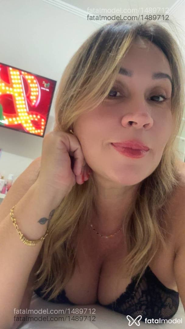 Acompanhante mulher loira (o) de olhos castanhos - Letícia Teles
