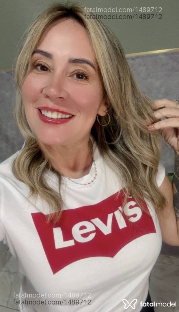 Acompanhante mulher loira (o) de olhos castanhos - Letícia Teles