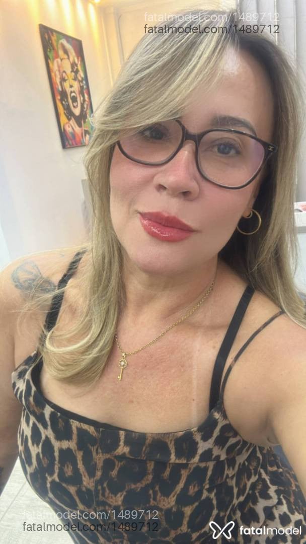 Acompanhante mulher loira (o) de olhos castanhos - Letícia Teles